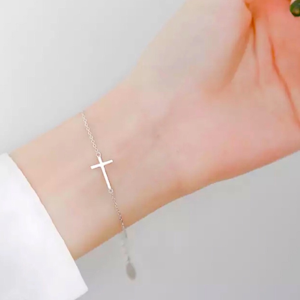 ✨✨.925 Sterling Silver Sideways cross Necklace✨✨